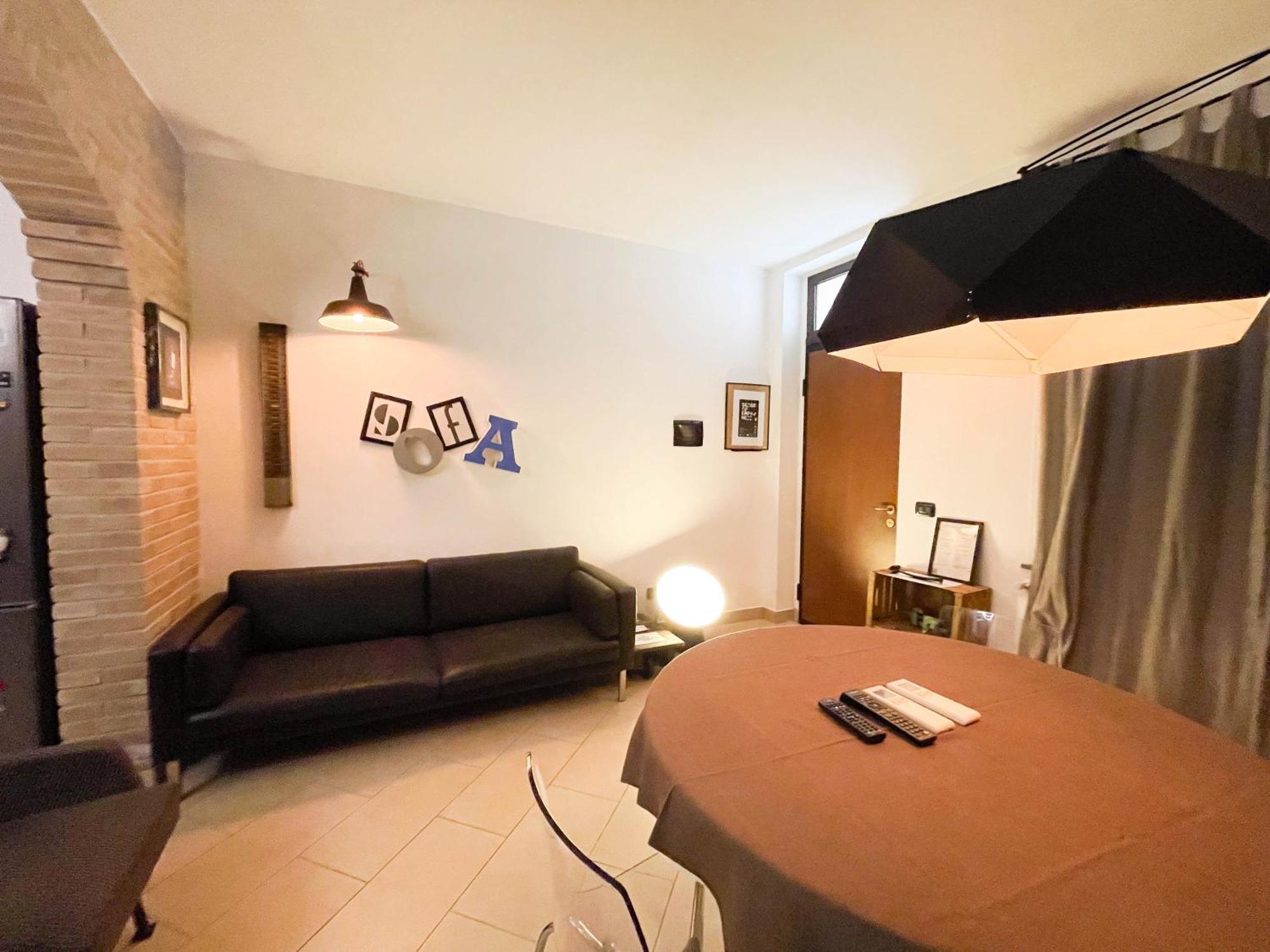 Incortedafabio Design Flat With Bikes Caronno Pertusella Luaran gambar